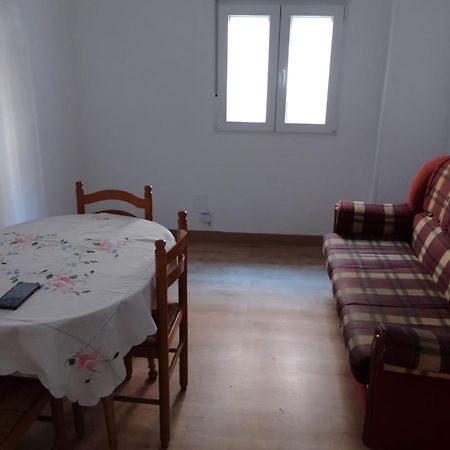 Habitacion En Piso Compartido Madrid Buitenkant foto