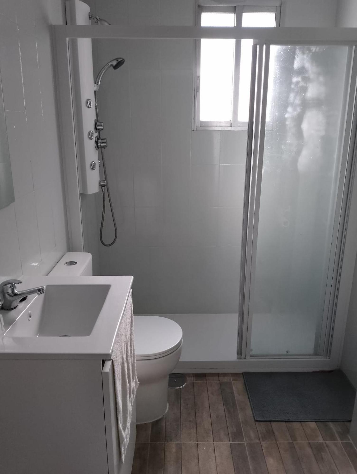 Habitacion En Piso Compartido Madrid Buitenkant foto